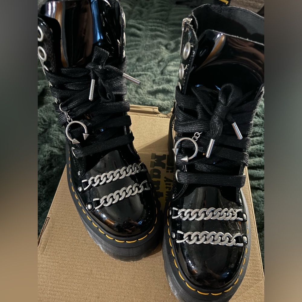 Doc Martens Jadon Max Chain Size 9 in Women’s